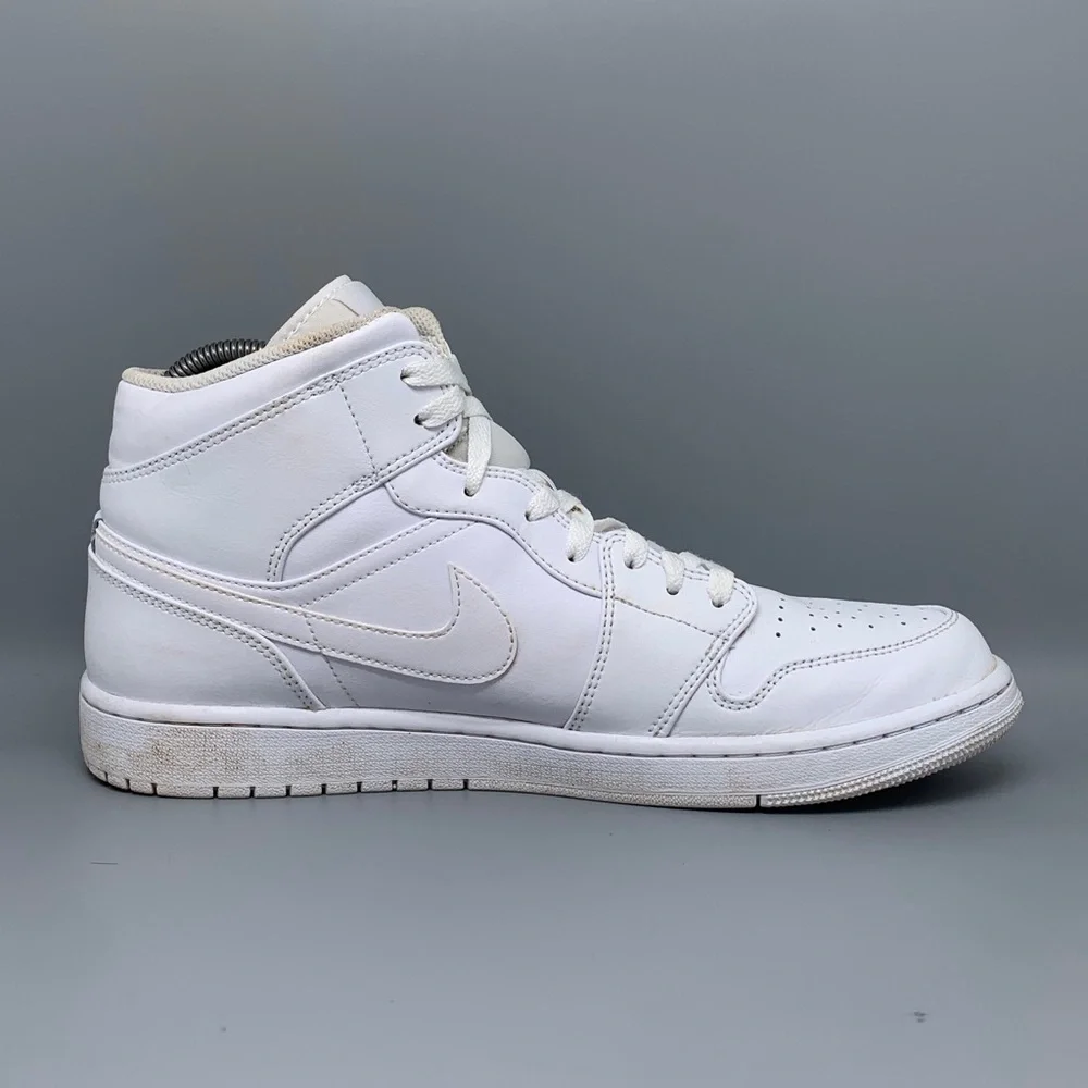 Jordan 1 Mid Triple‎ White Basketball Shoes 554724‑136 Men’s Sz 12 EU 46